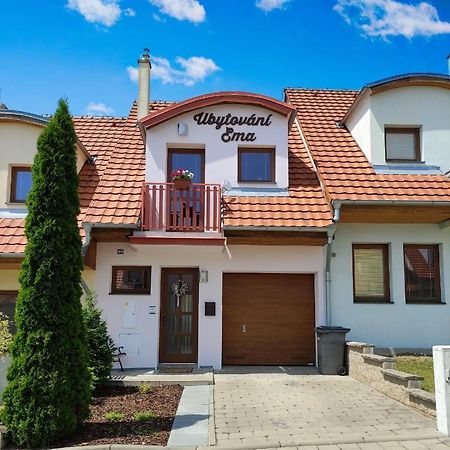 Ferienwohnung Ubytovani Ema Valtice Exterior foto