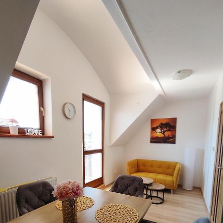 Ferienwohnung Ubytovani Ema Valtice Exterior foto