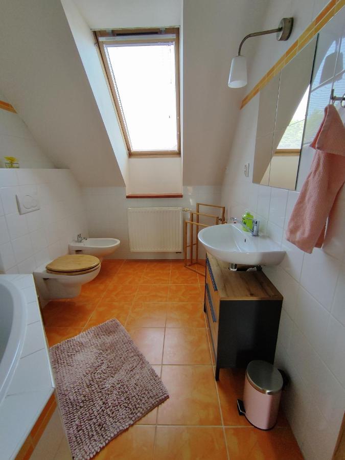 Ferienwohnung Ubytovani Ema Valtice Exterior foto