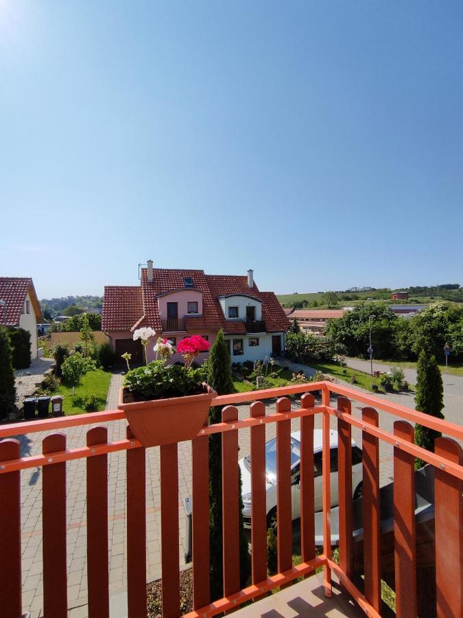 Ferienwohnung Ubytovani Ema Valtice Exterior foto