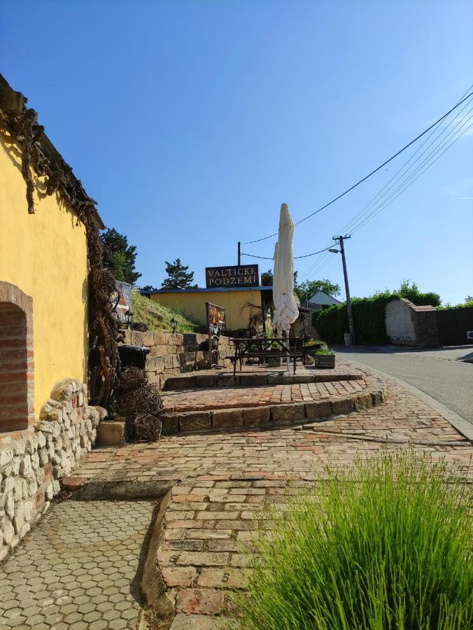 Ferienwohnung Ubytovani Ema Valtice Exterior foto