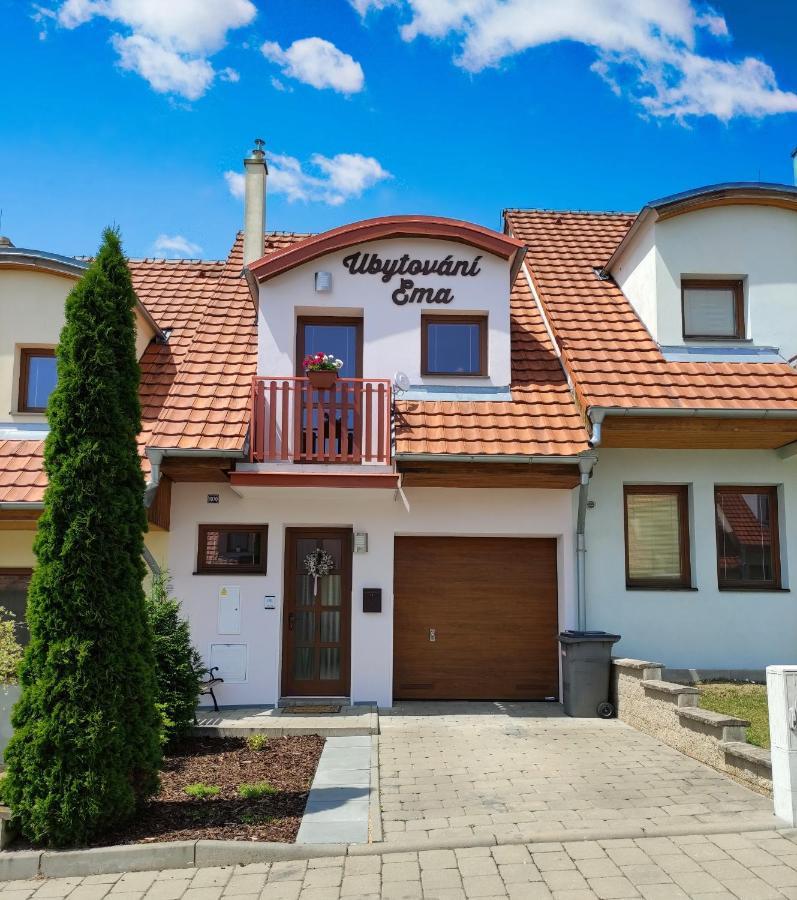 Ferienwohnung Ubytovani Ema Valtice Exterior foto