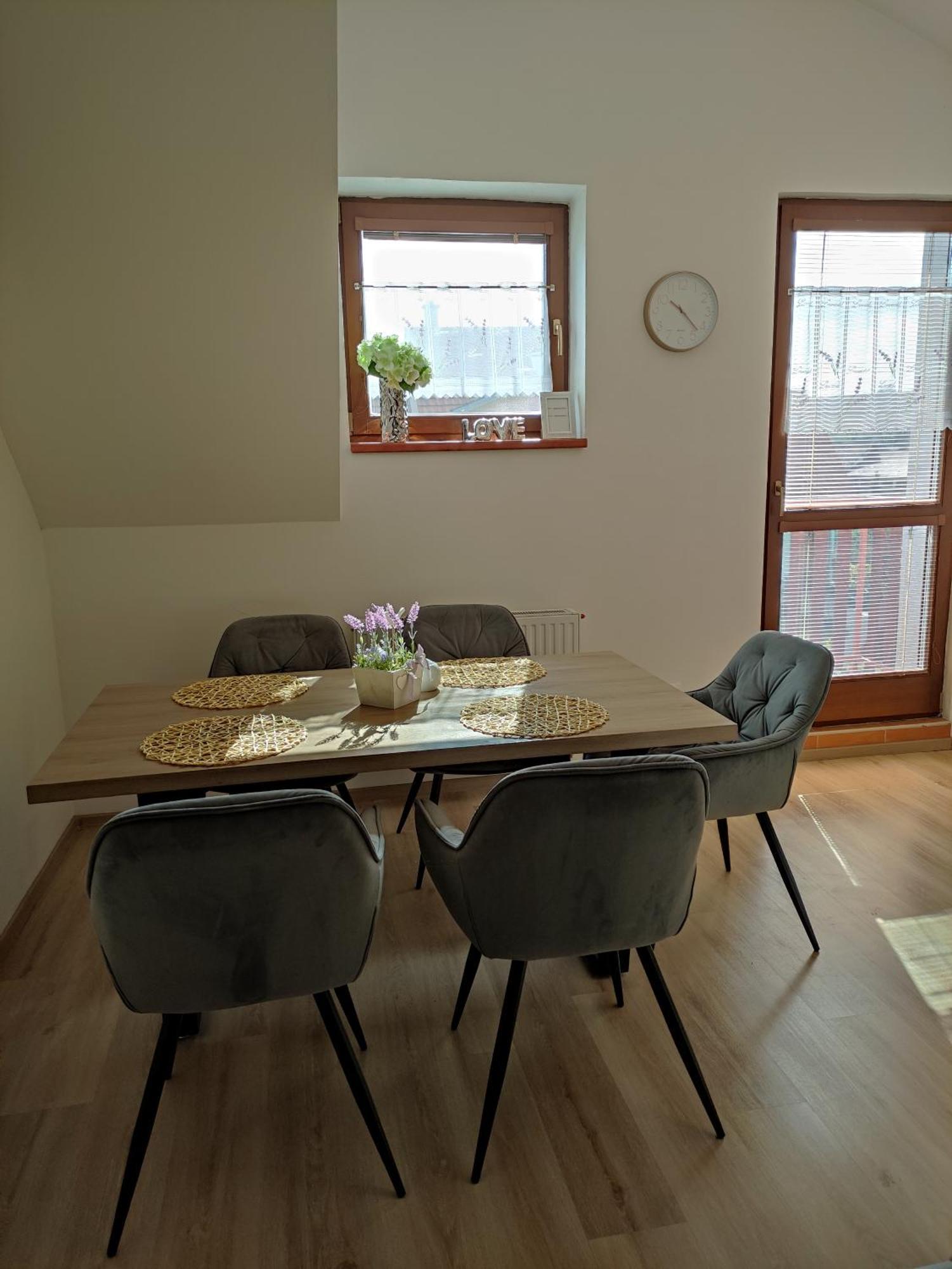 Ferienwohnung Ubytovani Ema Valtice Exterior foto