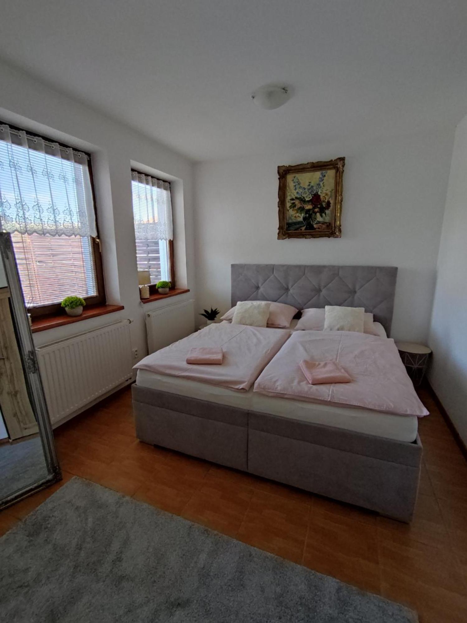 Ferienwohnung Ubytovani Ema Valtice Exterior foto