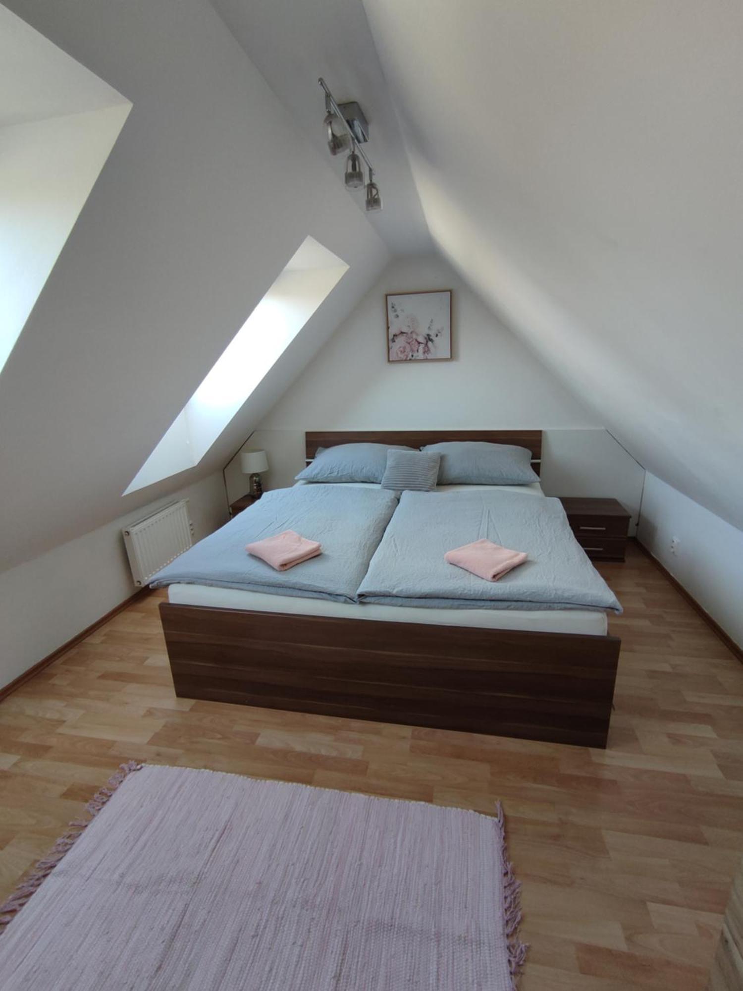 Ferienwohnung Ubytovani Ema Valtice Exterior foto